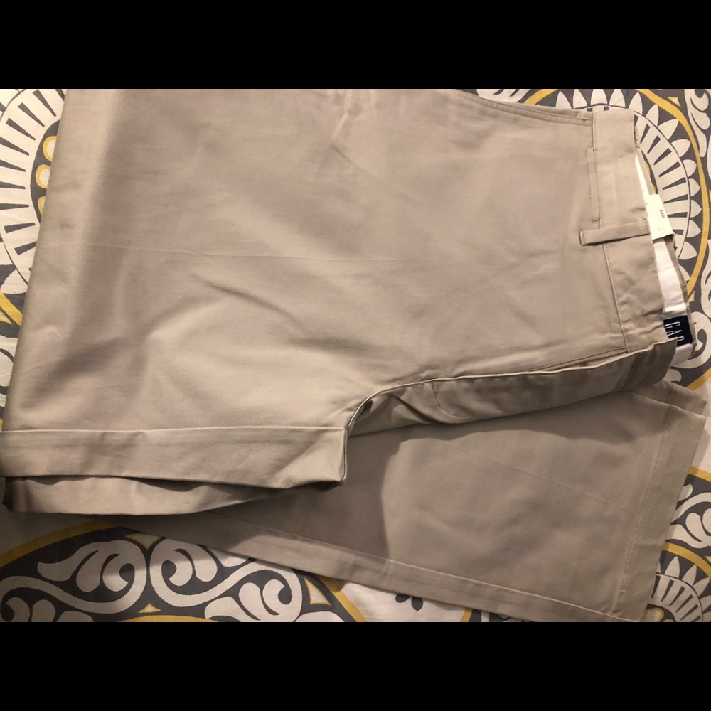 Men’s khakis pants